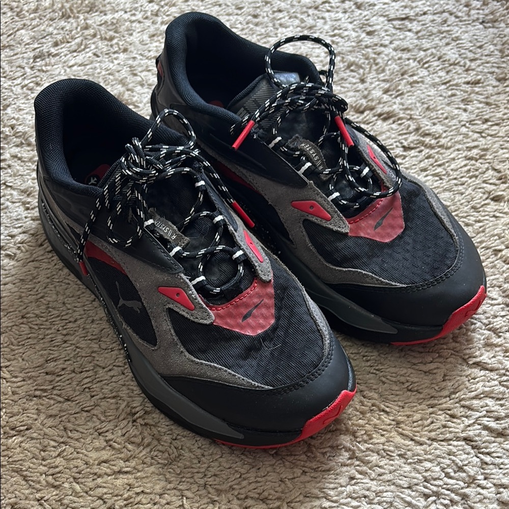 Puma Men's Black and Red Sneakers